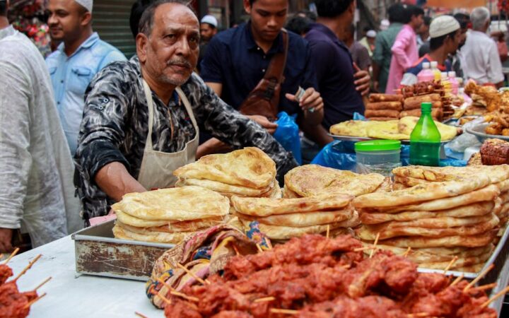 How to Experience Local Cuisine Like a Pro Traveler